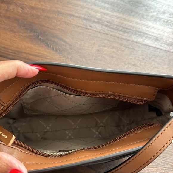 MICHAEL Michael Kors NWT Center Stripe Gloria MD Crossbody Bag with top zipper. - Picture 5 of 9